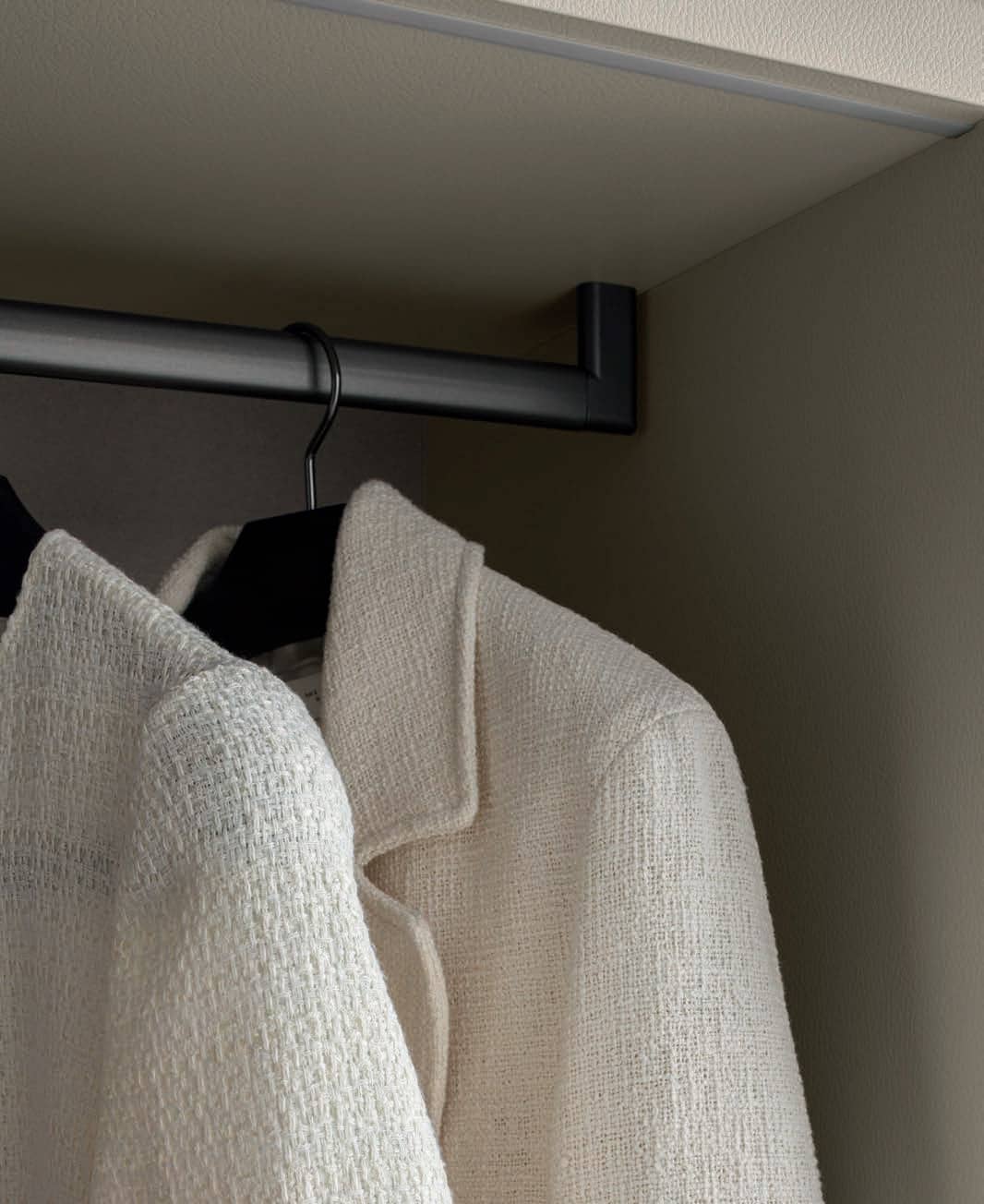 Pianca hanging rod